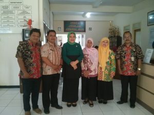 kunjungan anggota DPD RI Emilia Contessa ke Dinkes Kota Malang untuk mengetahui kegiatan pengawasan obat, makanan, minuman dan obat tradisional yang beredar